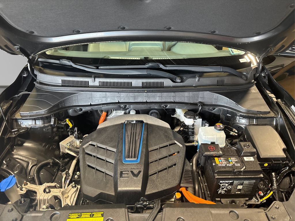 Used 2021 Hyundai Kona Limited w/ Cargo Package FWD image 16