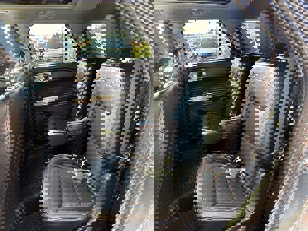 Certified 2021 Ford Explorer Limited w/ Hybrid Equipment Group 310A image 36