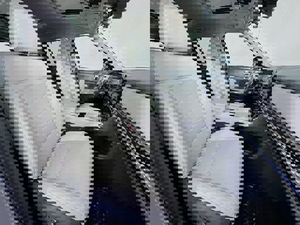 Used 2025 Hyundai Santa Fe Calligraphy image 17