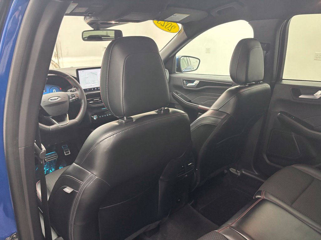 Certified 2023 Ford Escape ST-Line Elite AWD/4WD image 32