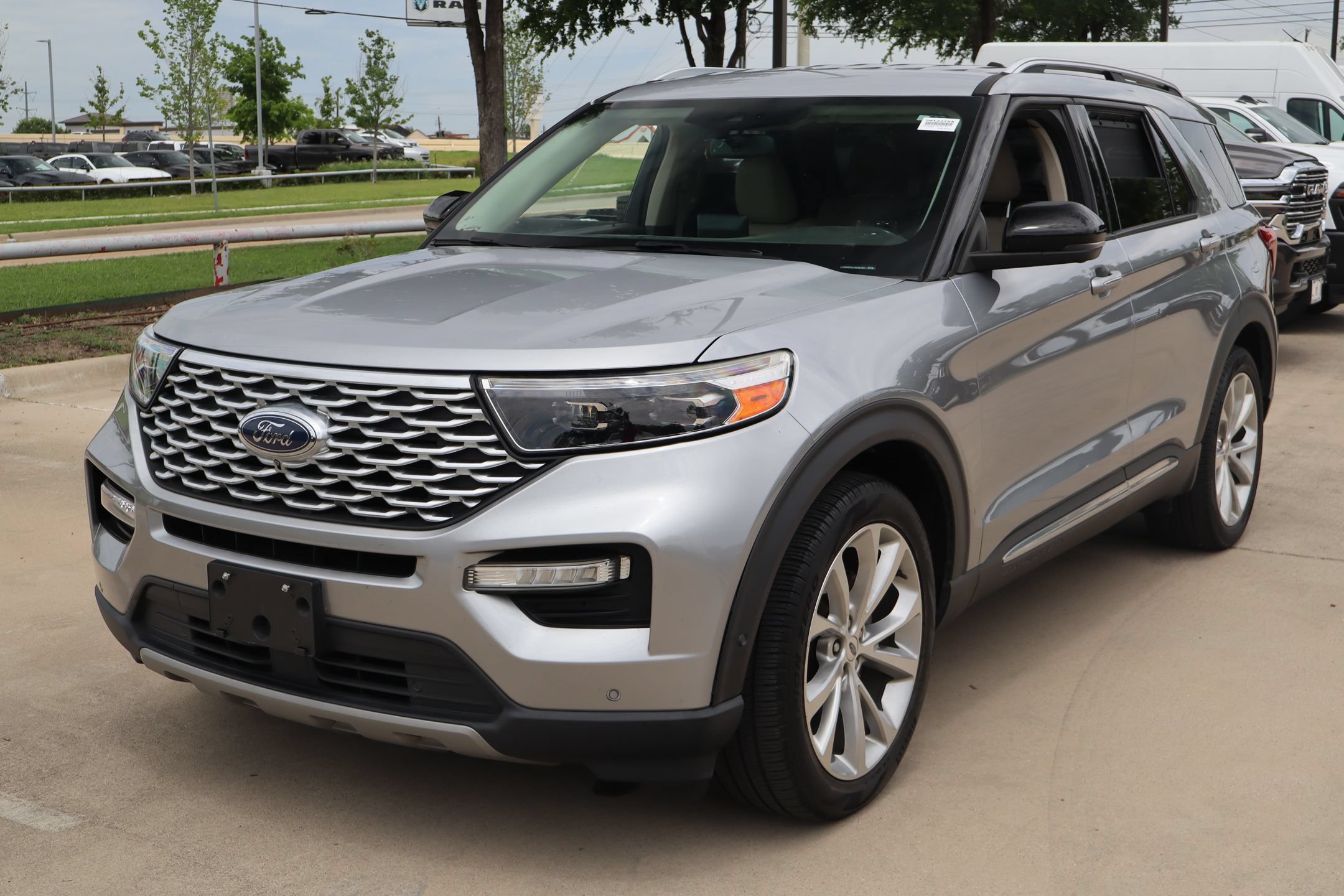 Certified 2022 Ford Explorer Platinum w/ Equipment Group 601A RWD image 8