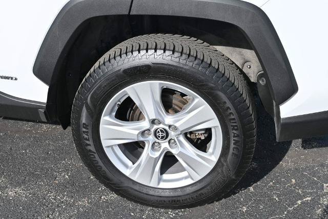 Used 2021 Toyota RAV4 LE AWD/4WD image 13
