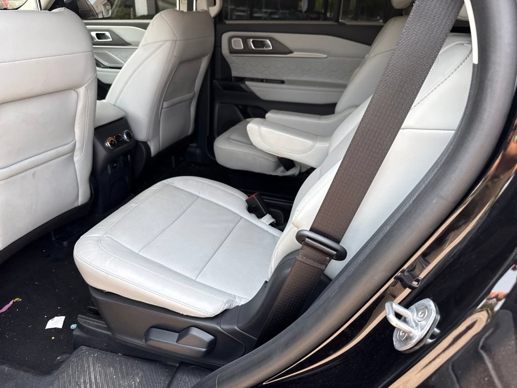 Certified 2025 Ford Explorer Platinum w/ LUX Leather Package AWD/4WD image 16