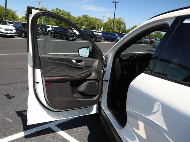 Certified 2024 Ford Escape ST-Line w/ Tech Pack #1 AWD/4WD image 17