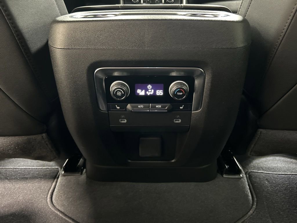 Used 2024 Chevrolet Tahoe Premier AWD/4WD image 30