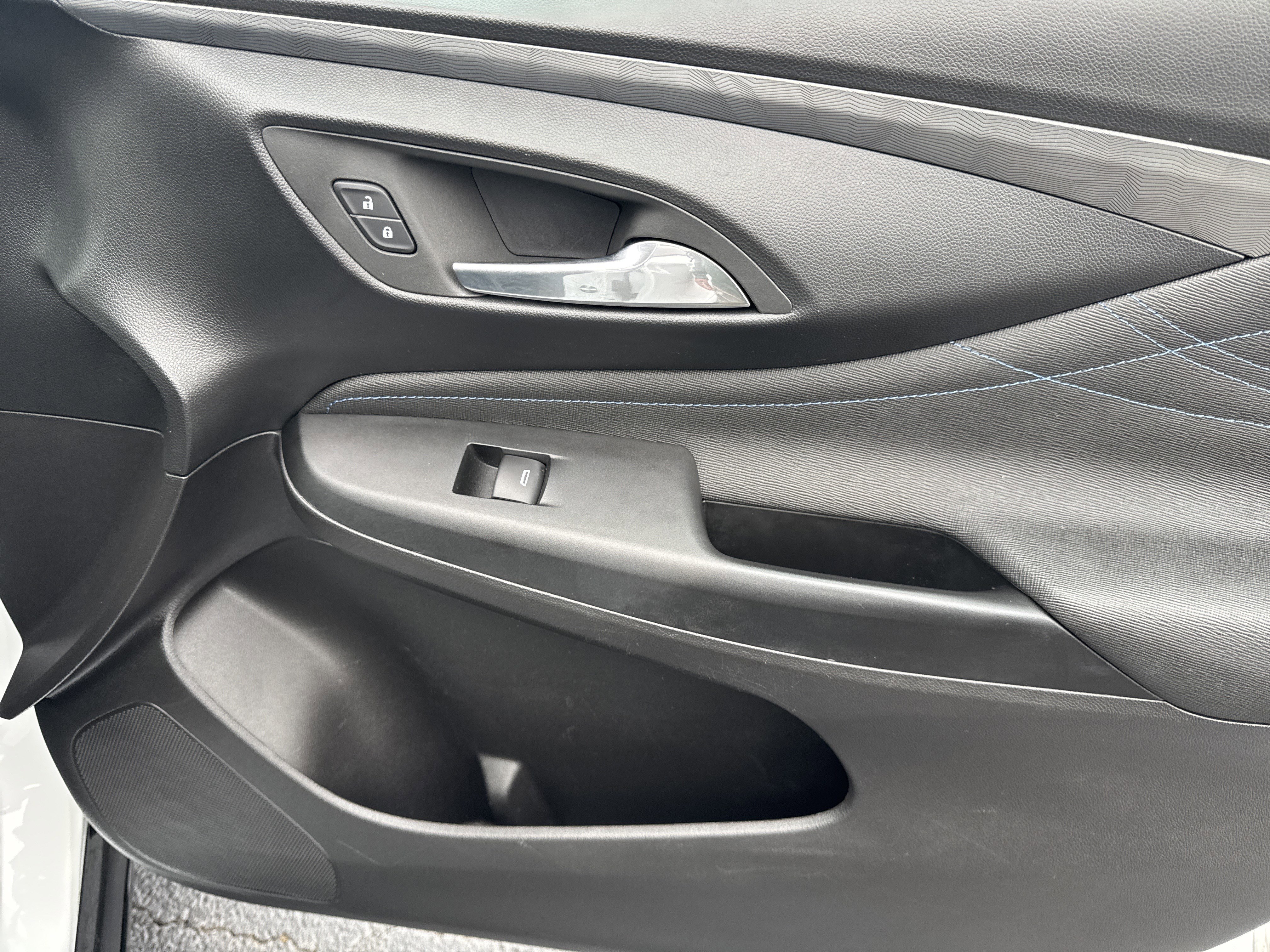 Used 2025 Buick Envista Sport Touring image 14