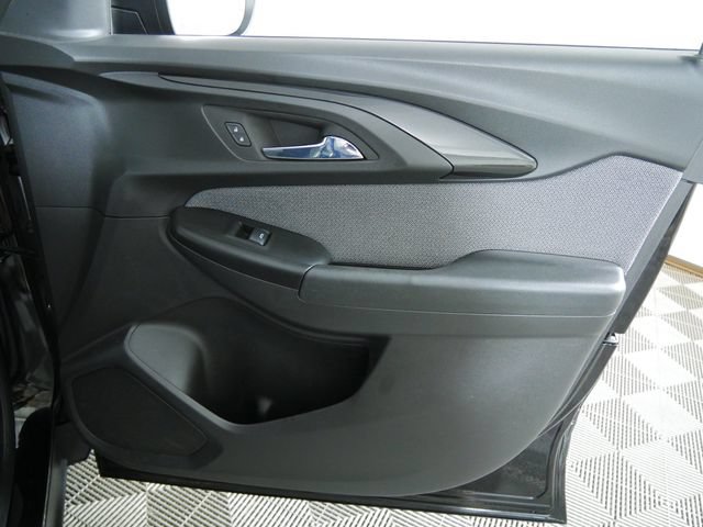 Used 2022 Chevrolet TrailBlazer LT w/ Convenience Package FWD image 12