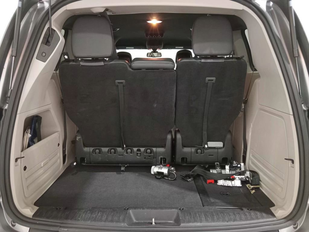 Used 2018 Dodge Grand Caravan SXT image 9