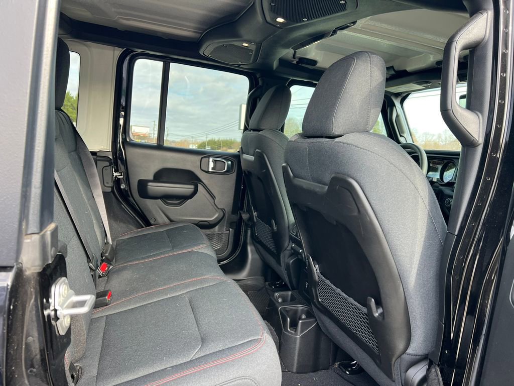 Used 2024 Jeep Wrangler Unlimited Rubicon w/ Technology Group image 14