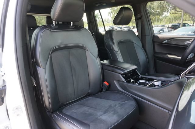 Used 2022 Jeep Grand Cherokee L Laredo RWD image 2