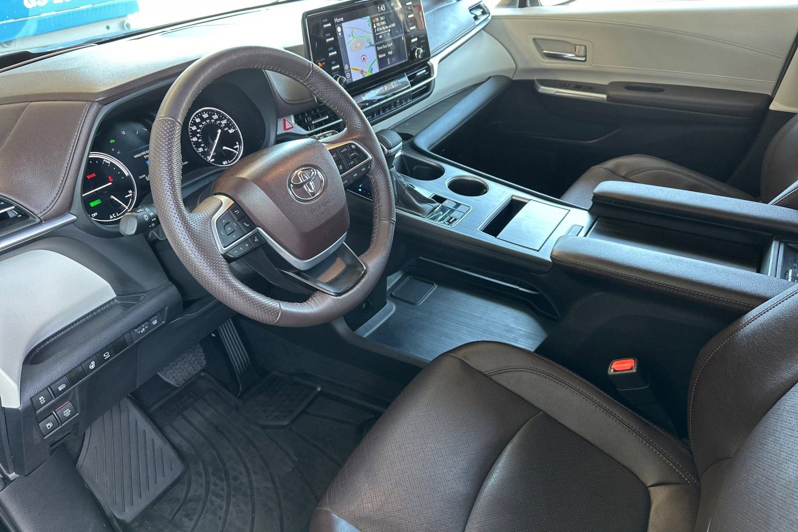 Used 2024 Toyota Sienna Platinum AWD/4WD image 12