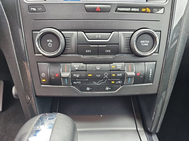Certified 2019 Ford Explorer XLT w/ Equipment Group 202A FWD image 28