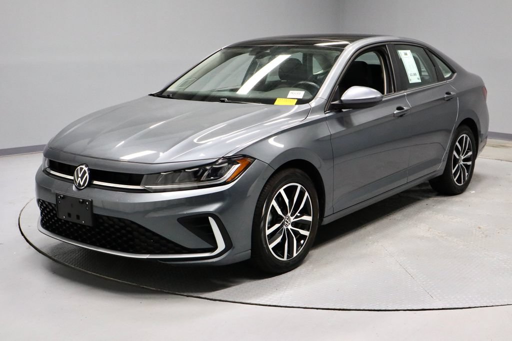 Used 2025 Volkswagen Jetta SE FWD image 7