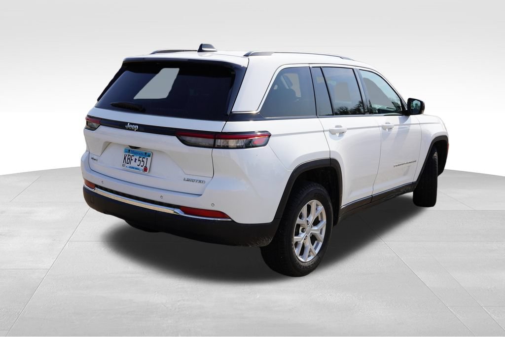 Used 2023 Jeep Grand Cherokee Limited AWD/4WD image 3