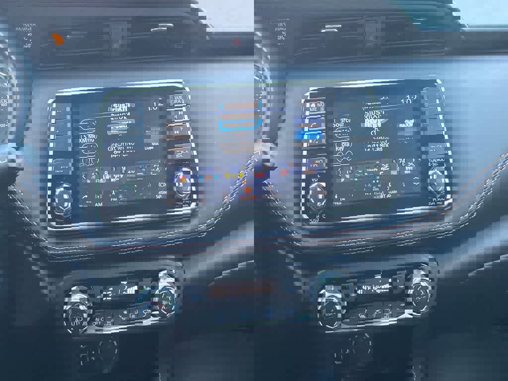 Used 2019 Nissan Kicks SR w/ SR Premium Package image 25