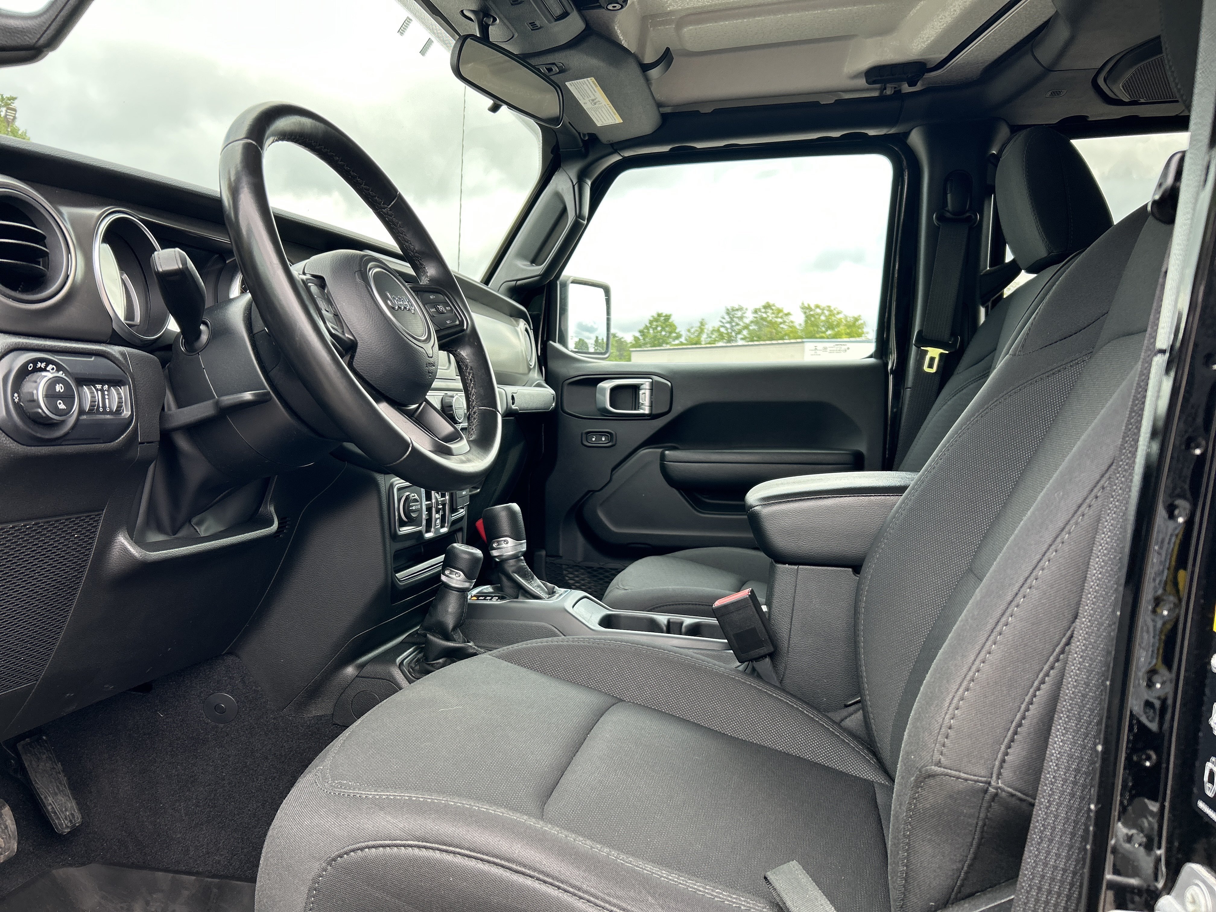 Used 2022 Jeep Gladiator Sport AWD/4WD image 10