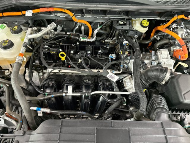 Certified 2025 Ford Escape SE w/ PHEV Premium Package FWD image 31