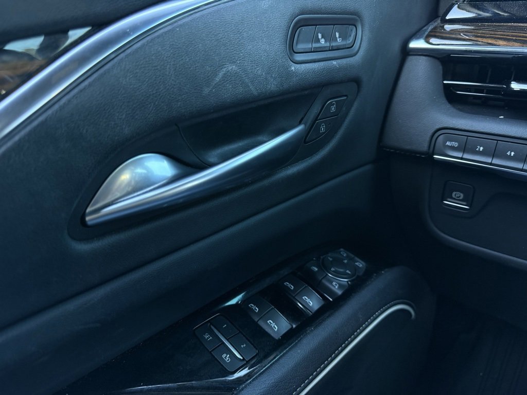 Used 2022 Cadillac Escalade Luxury image 12