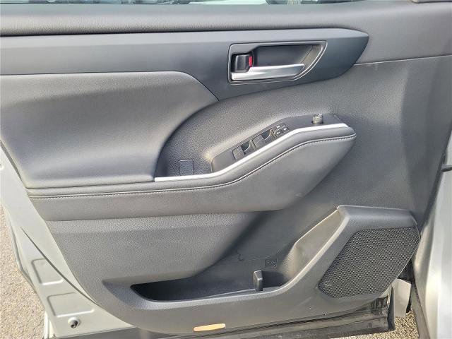 Used 2023 Toyota Highlander XLE image 7