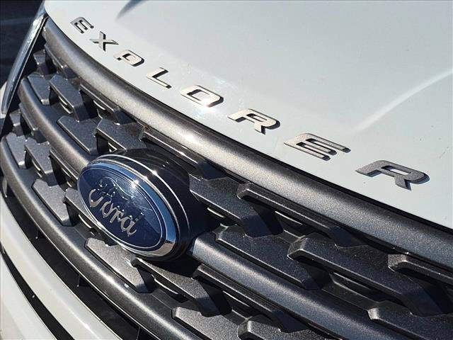 Certified 2018 Ford Explorer XLT w/ Equipment Group 202A AWD/4WD image 17