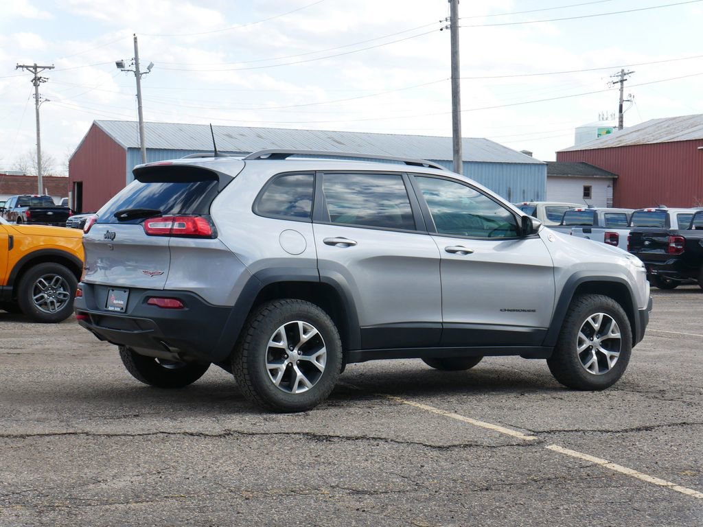 Used 2017 Jeep Cherokee Trailhawk w/ Cold Weather Group AWD/4WD image 3