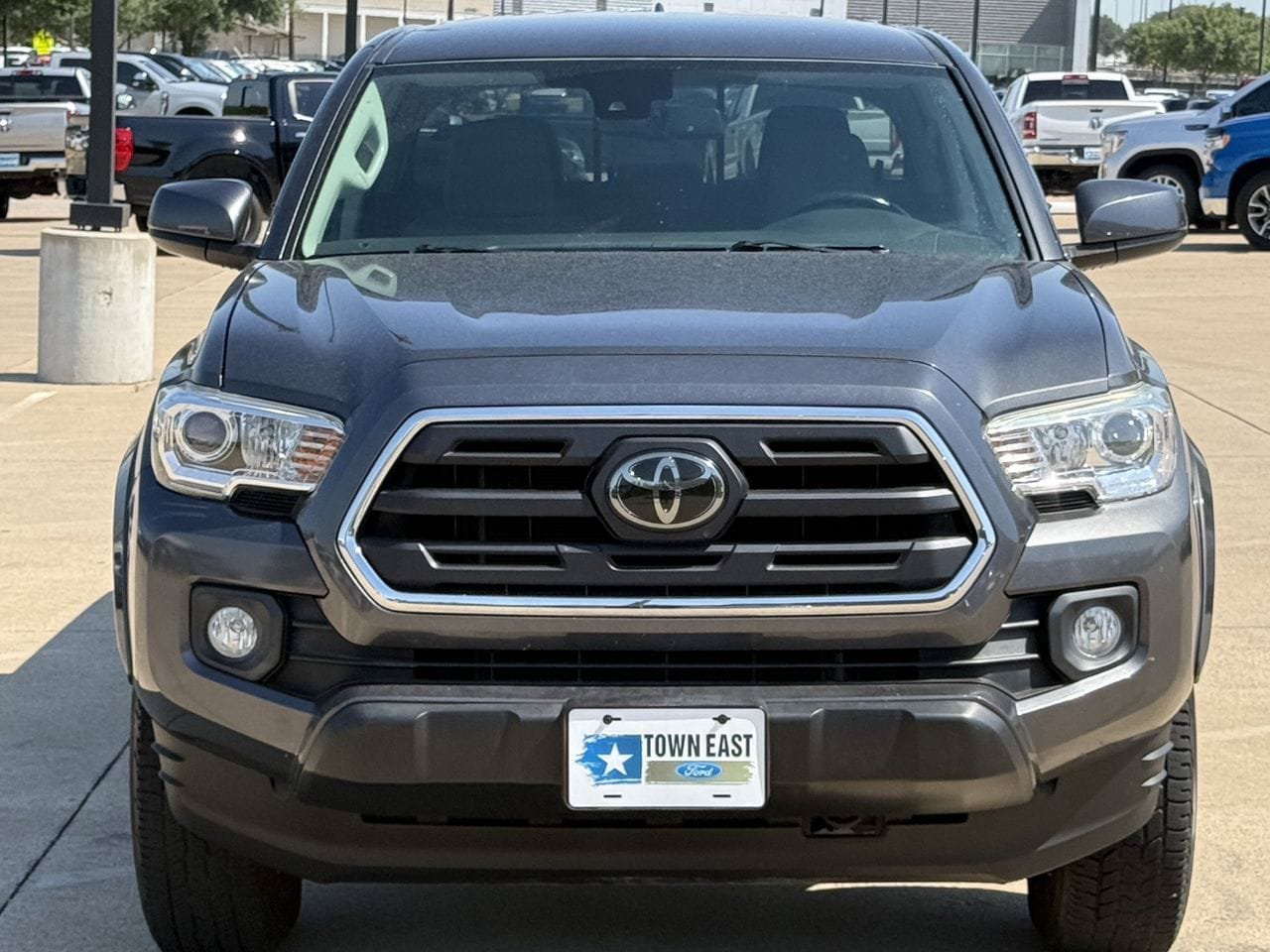 Used 2018 Toyota Tacoma SR5 RWD image 7