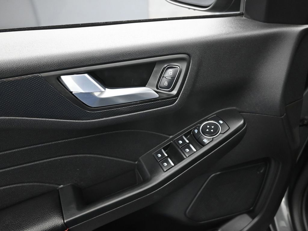 Certified 2025 Ford Escape ST-Line AWD/4WD image 18
