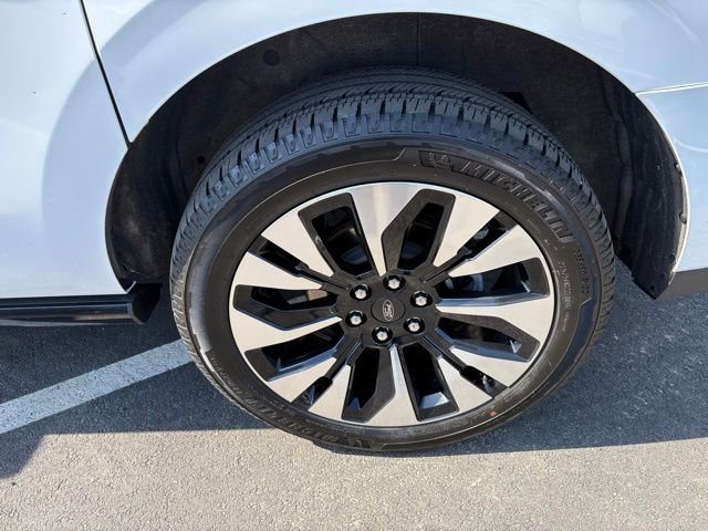 Certified 2025 Ford Expedition Max Platinum w/ Driver's Package AWD/4WD image 11