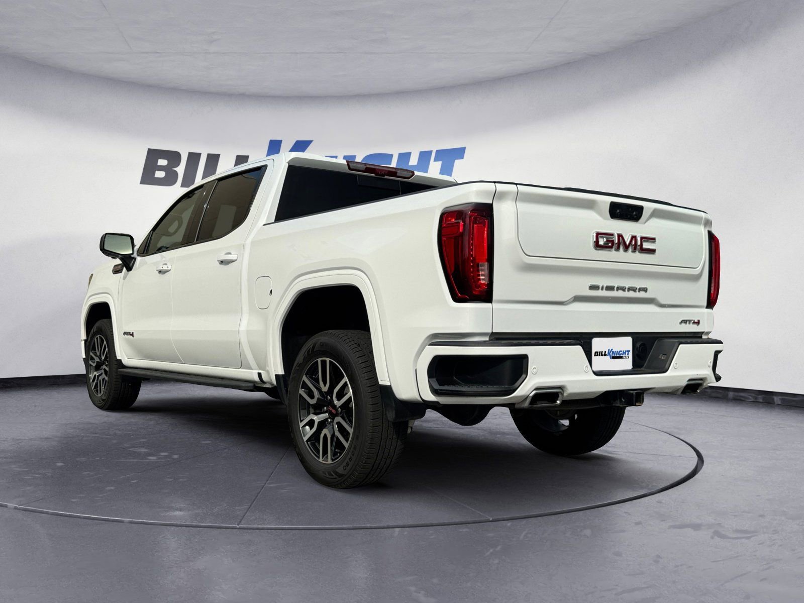 Used 2024 GMC Sierra 1500 AT4 w/ Technology Package AWD/4WD image 3