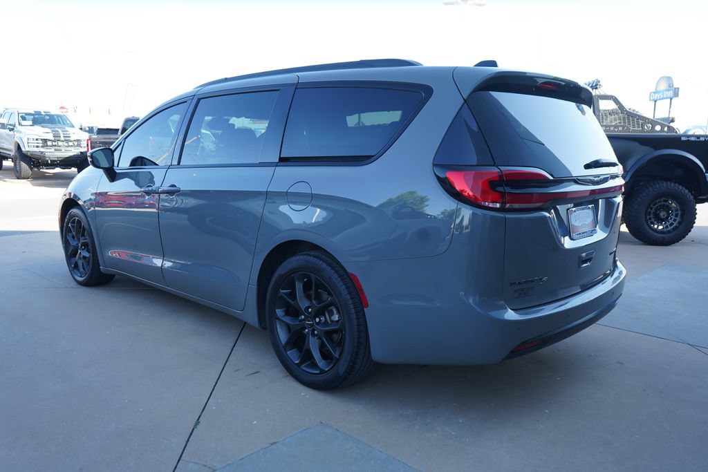 Used 2025 Chrysler Pacifica Limited FWD image 12