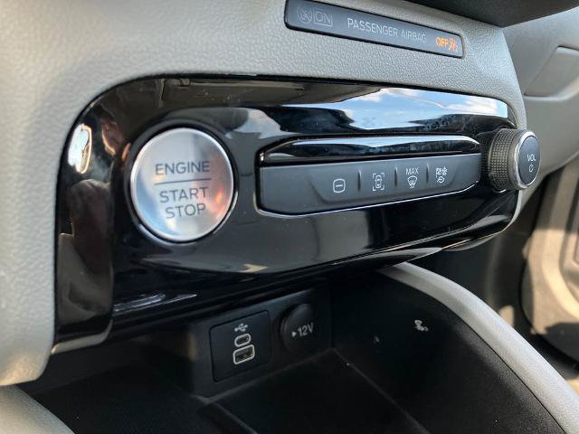 Certified 2025 Ford Escape Platinum AWD/4WD image 29