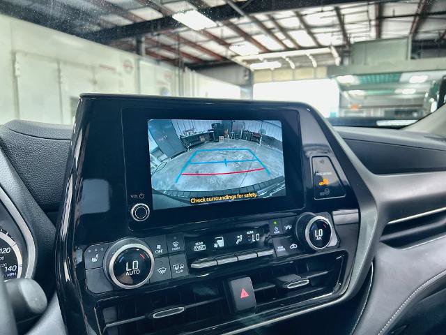 Used 2024 Toyota Highlander XLE FWD image 33