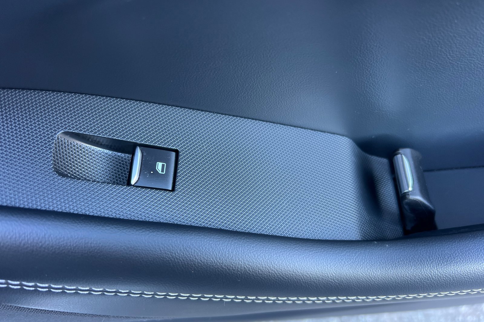 Certified 2021 Ford Mustang Mach-E Select w/ Comfort/Appearance Package image 21