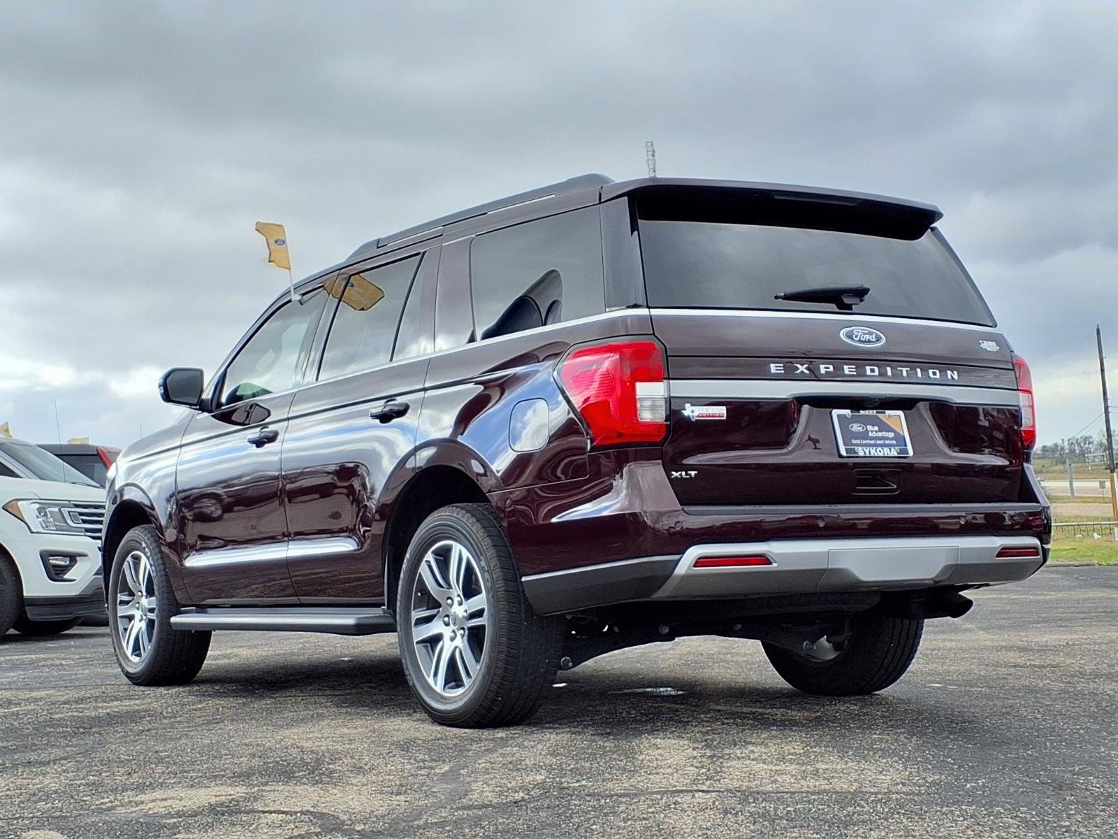 Certified 2024 Ford Expedition XLT image 5