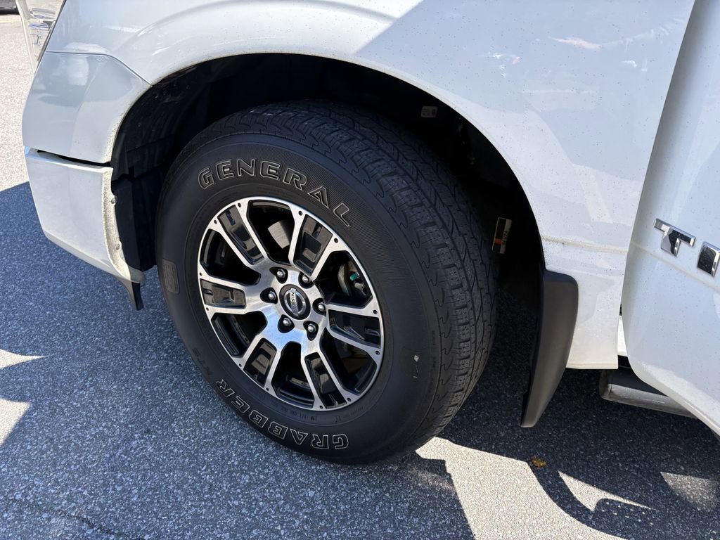 Used 2022 Nissan Titan SV image 30