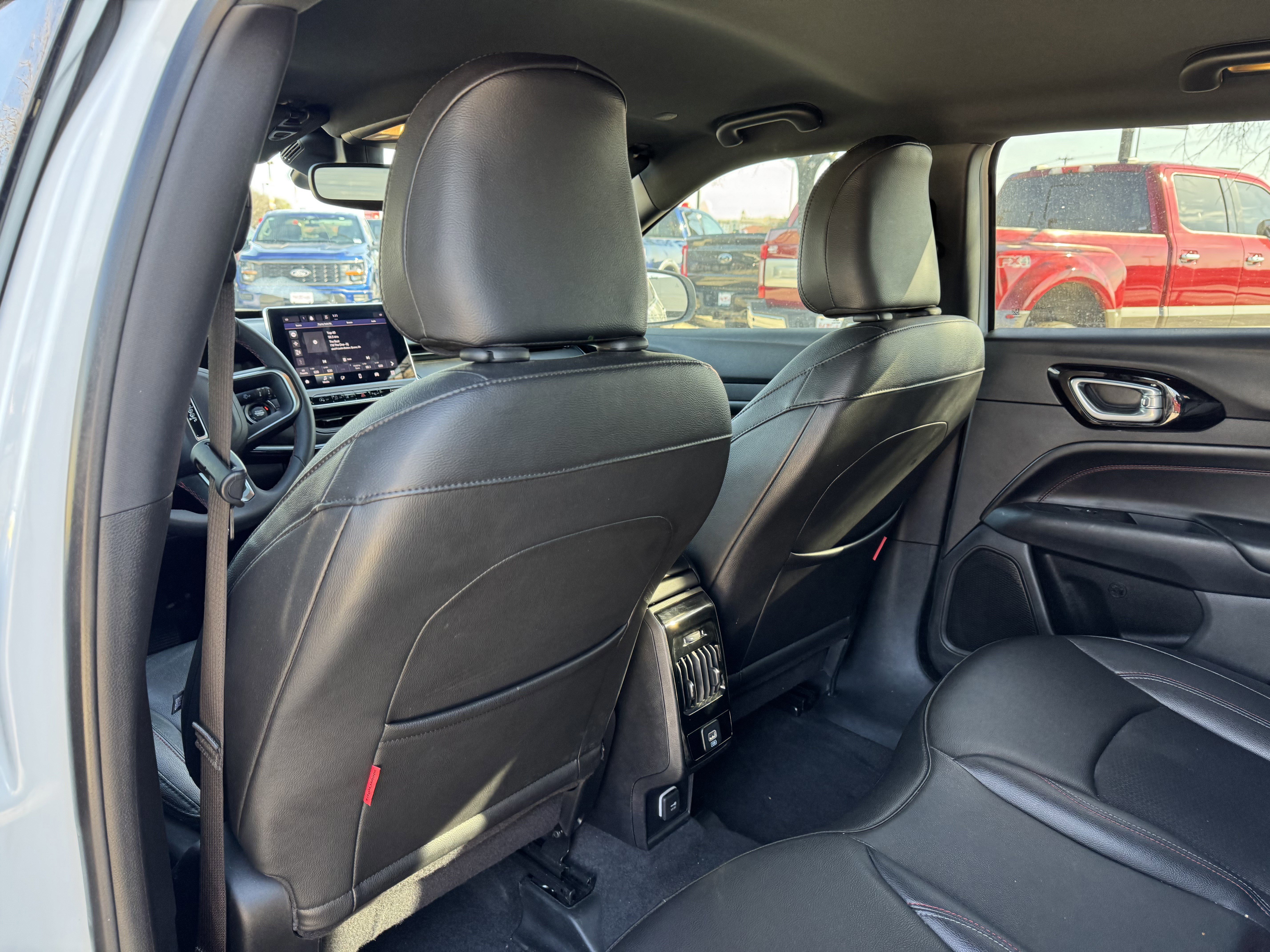 Used 2024 Jeep Compass Trailhawk image 12