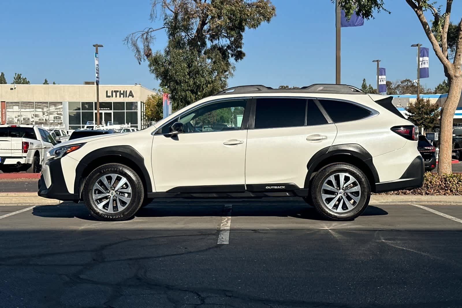 Used 2023 Subaru Outback Premium AWD/4WD image 6