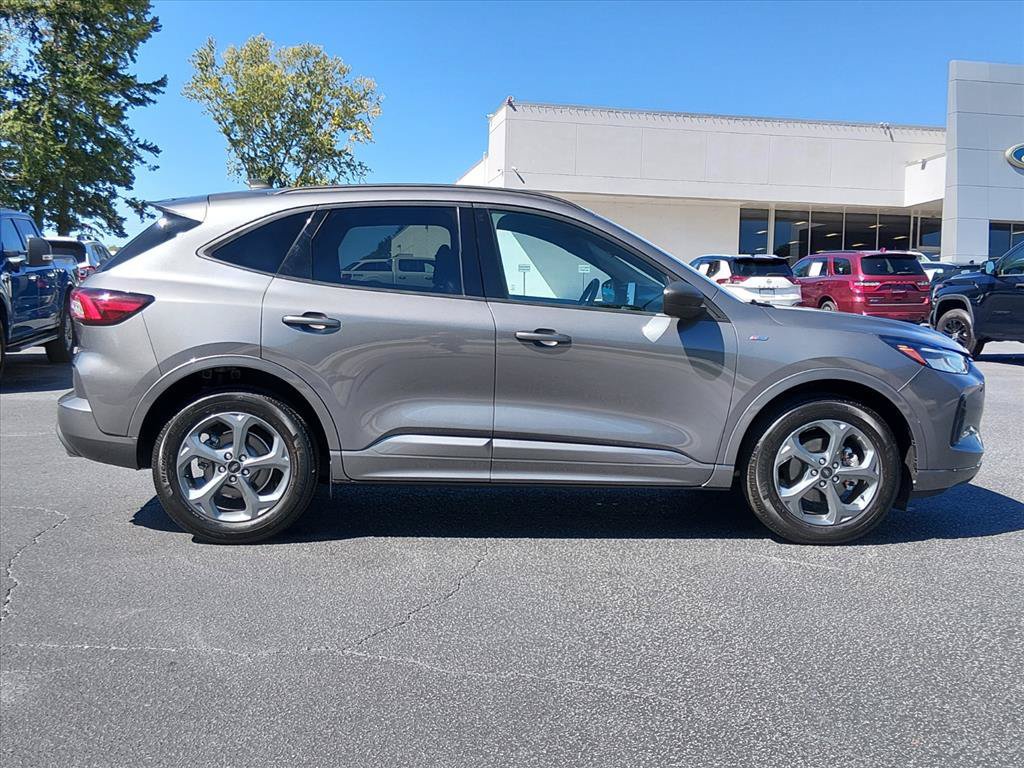 Certified 2023 Ford Escape ST-Line AWD/4WD image 3