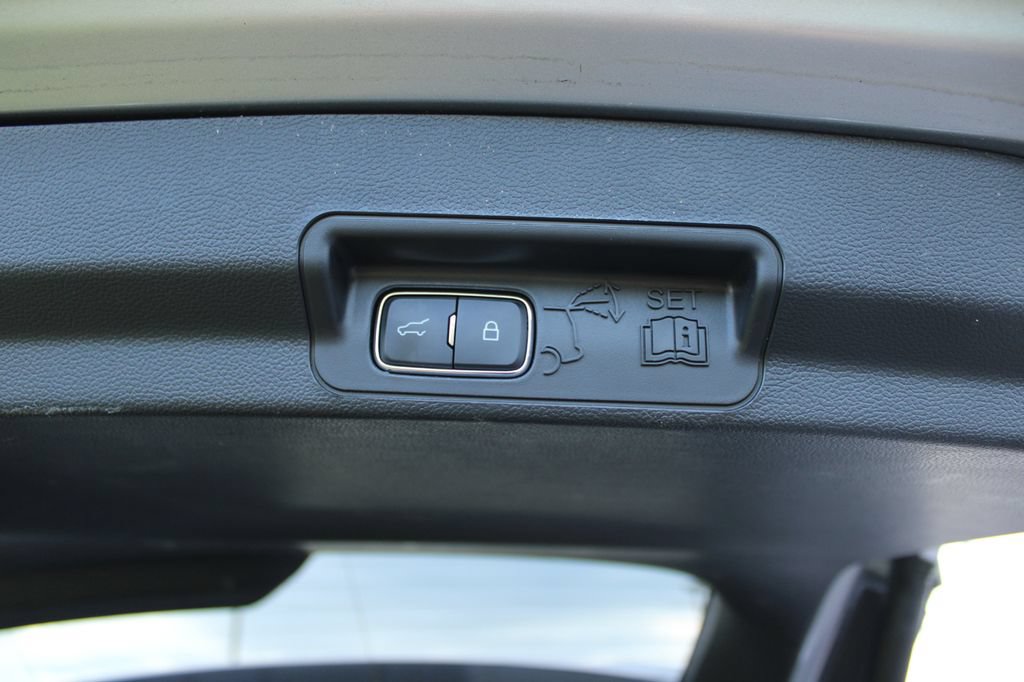 Certified 2024 Ford Explorer XLT w/ Equipment Group 202A AWD/4WD image 15