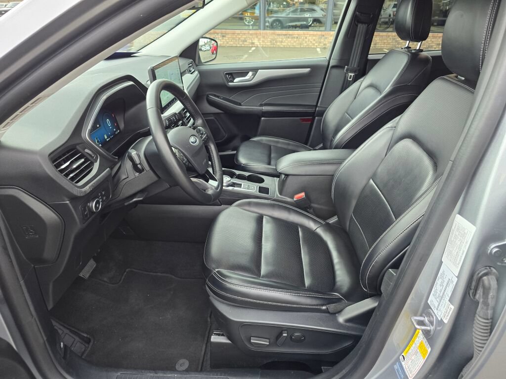 Certified 2024 Ford Escape Platinum AWD/4WD image 21