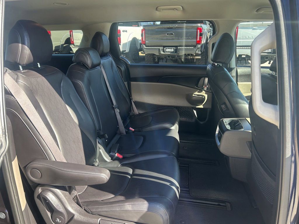 Used 2025 Kia Carnival image 17