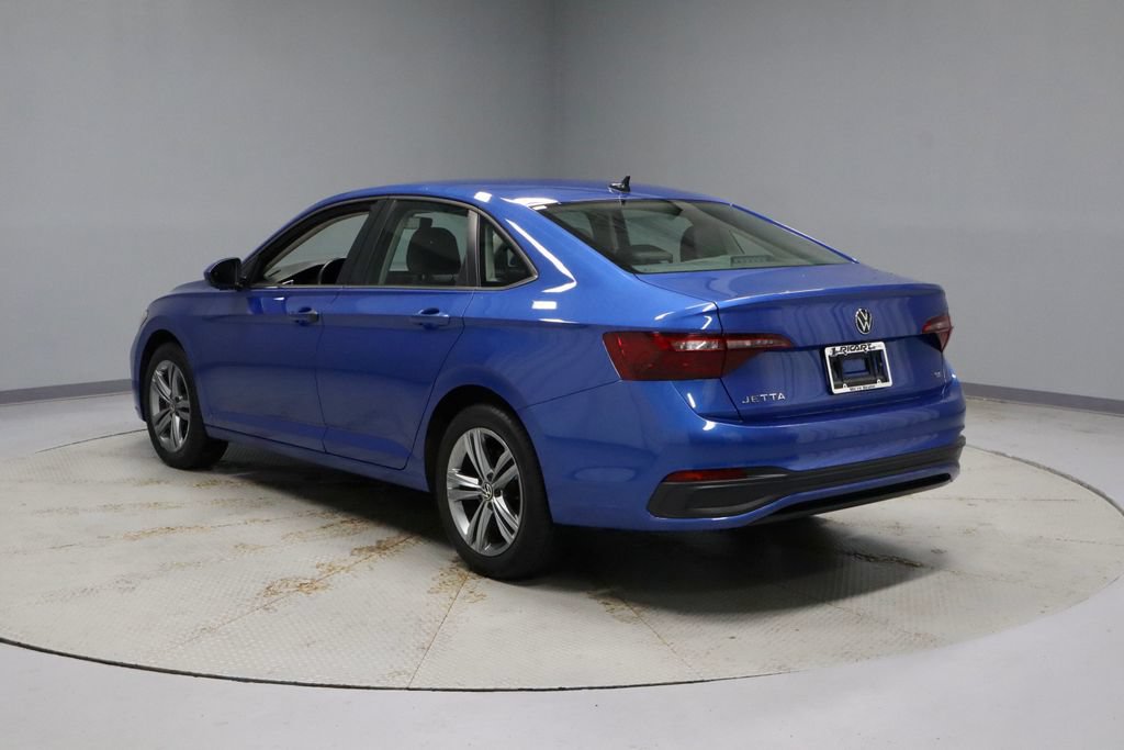 Used 2024 Volkswagen Jetta SE FWD image 9