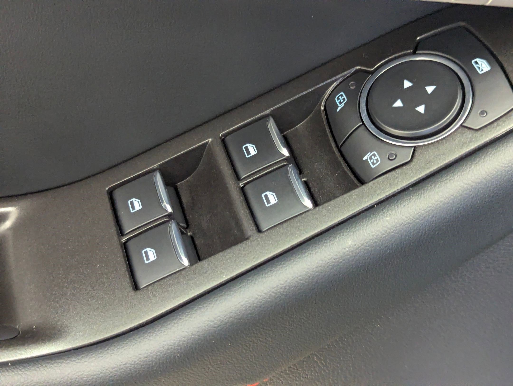 Certified 2025 Ford Explorer ST-Line w/ ST-Line Street Pack image 23