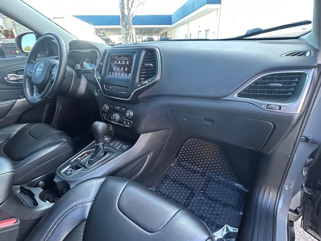 Used 2020 Jeep Cherokee Latitude Plus w/ Comfort/Convenience Group image 27