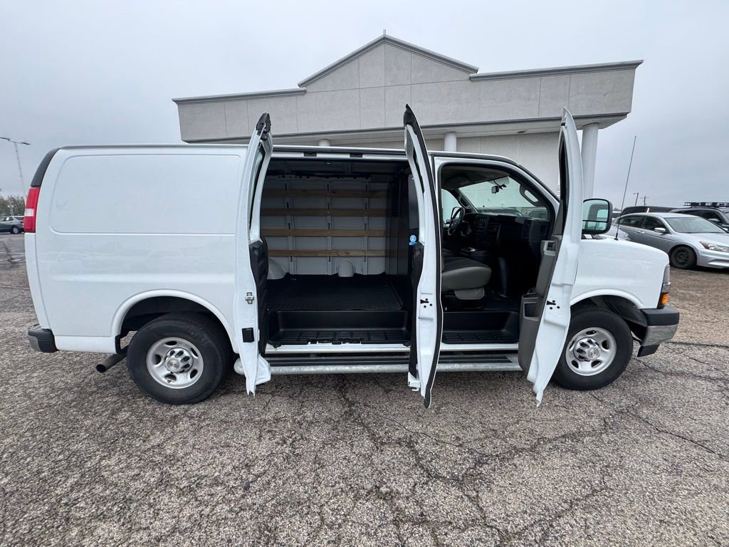 Used 2024 Chevrolet Express 2500 w/ Driver Convenience Package image 8