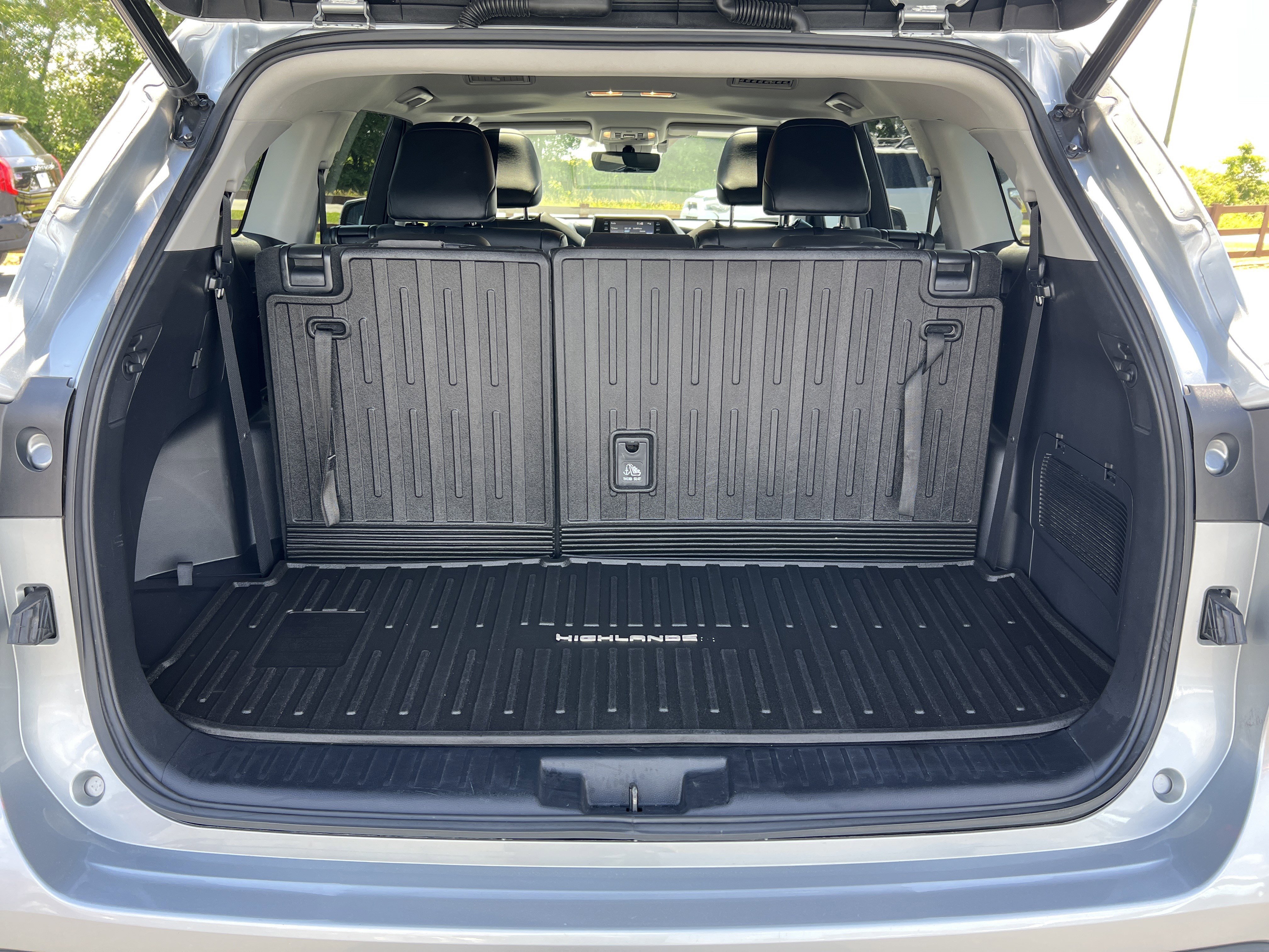Used 2021 Toyota Highlander XLE AWD/4WD image 21