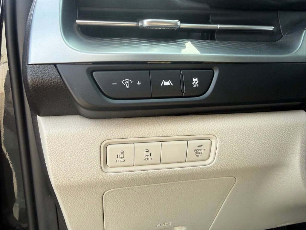 Used 2024 Kia Carnival LX FWD image 14