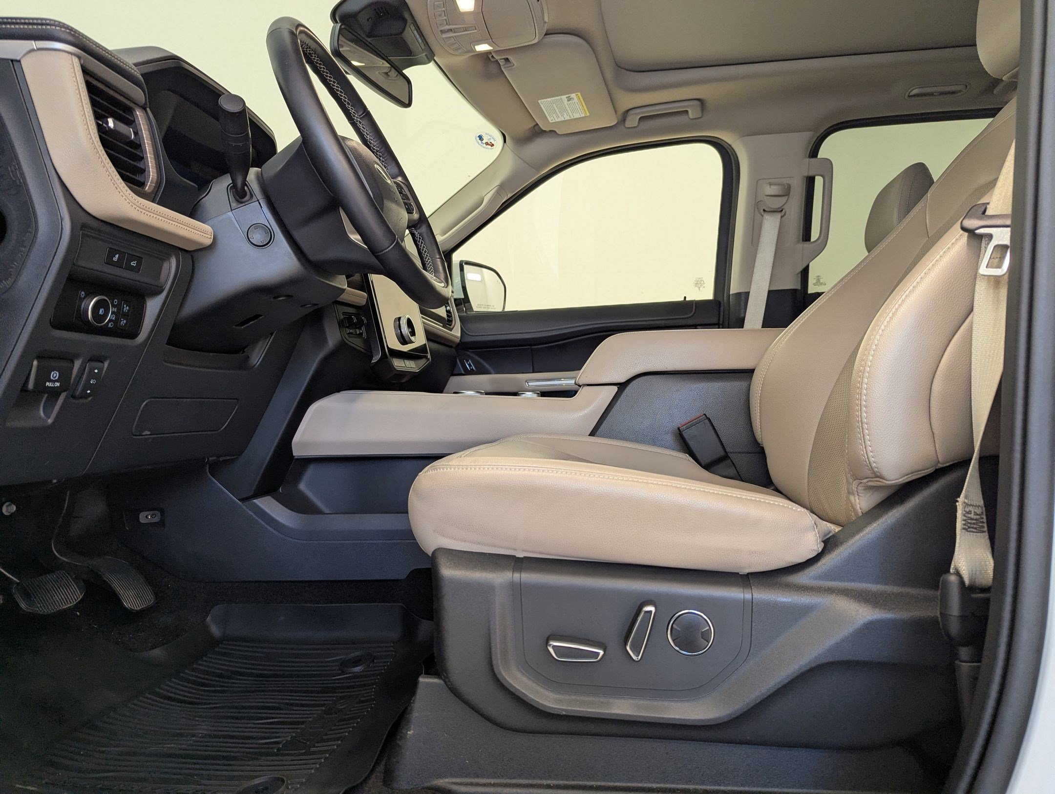 Certified 2023 Ford Expedition Limited image 5