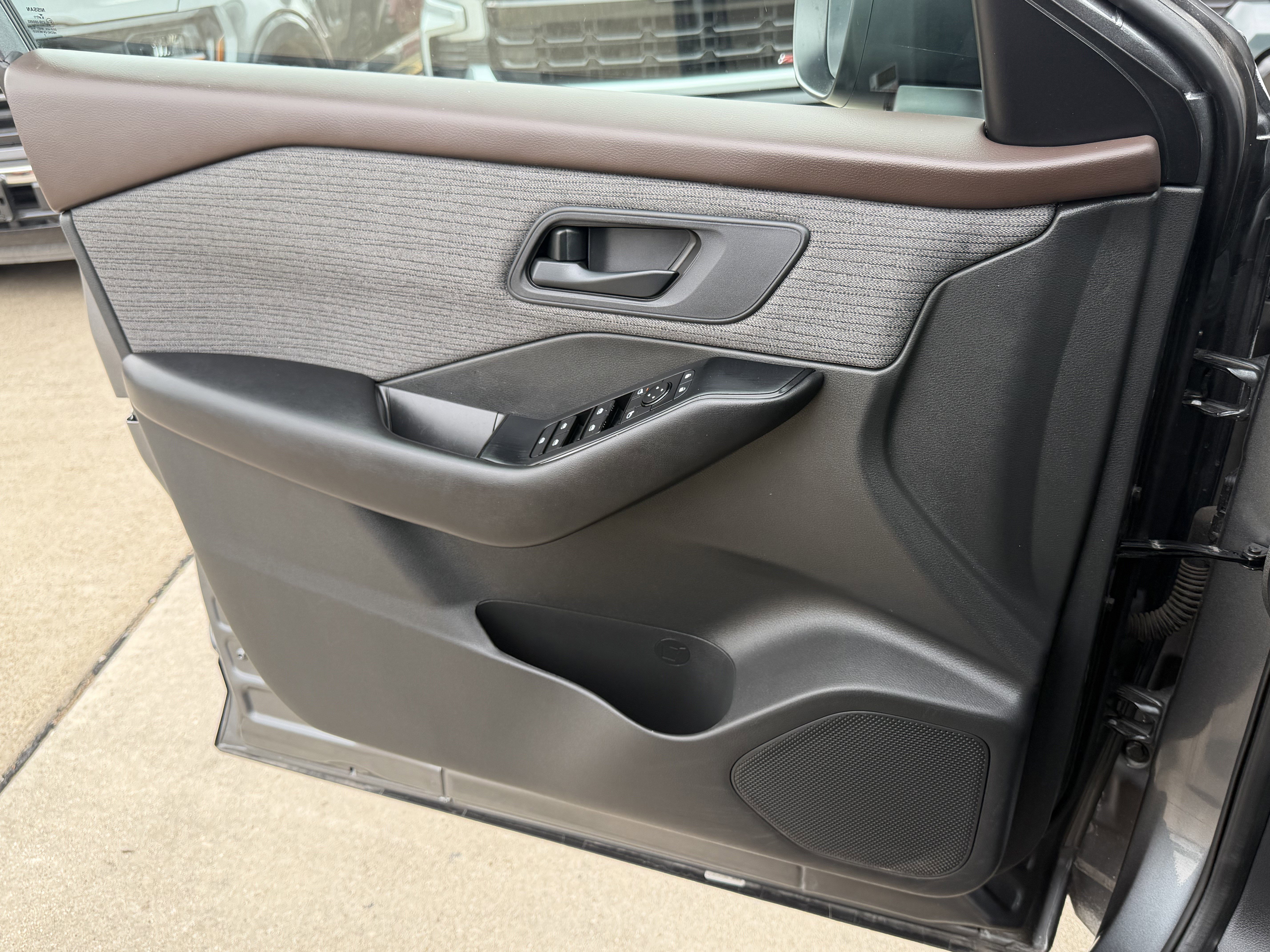 Used 2023 Nissan Rogue S FWD image 21