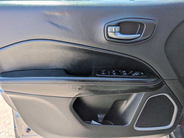 Used 2018 Jeep Compass Latitude w/ Popular Equipment Group AWD/4WD image 16